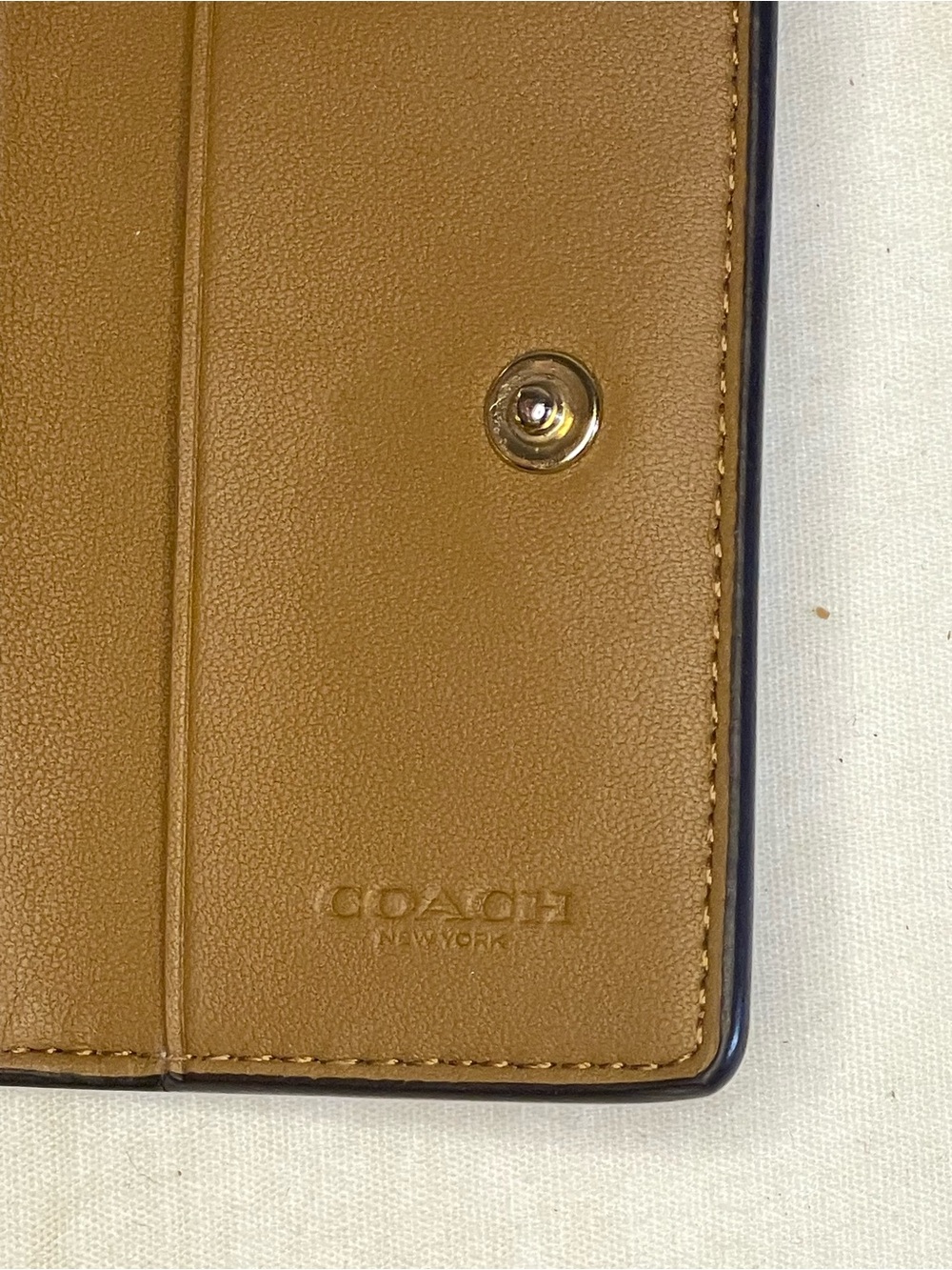 Coach Cream Floral 5 Ring Key Case with Gold Logo - Picture 12 of 12